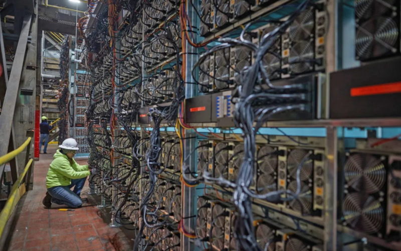 Polémica instalación minera de Bitcoin quiere renovar su licencia